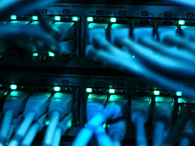 ألياف ضوئية وخوادم وكابلات تحت الماء: نظرة على الشكل الحقيقي لشبكة الإنترنت